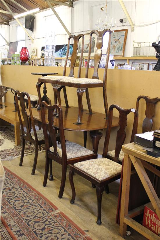 Dining table and 6 Queen Anne style dining chairs